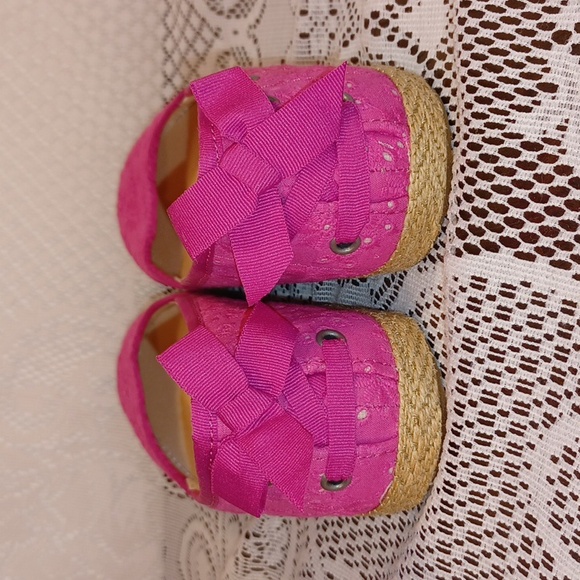 NEW! Ugg sz 2 Pink K Tassy Eyelet Shoes - Picture 8 of 10